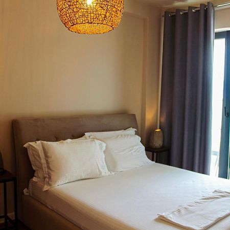Azar Luxury Suites Влёра Экстерьер фото