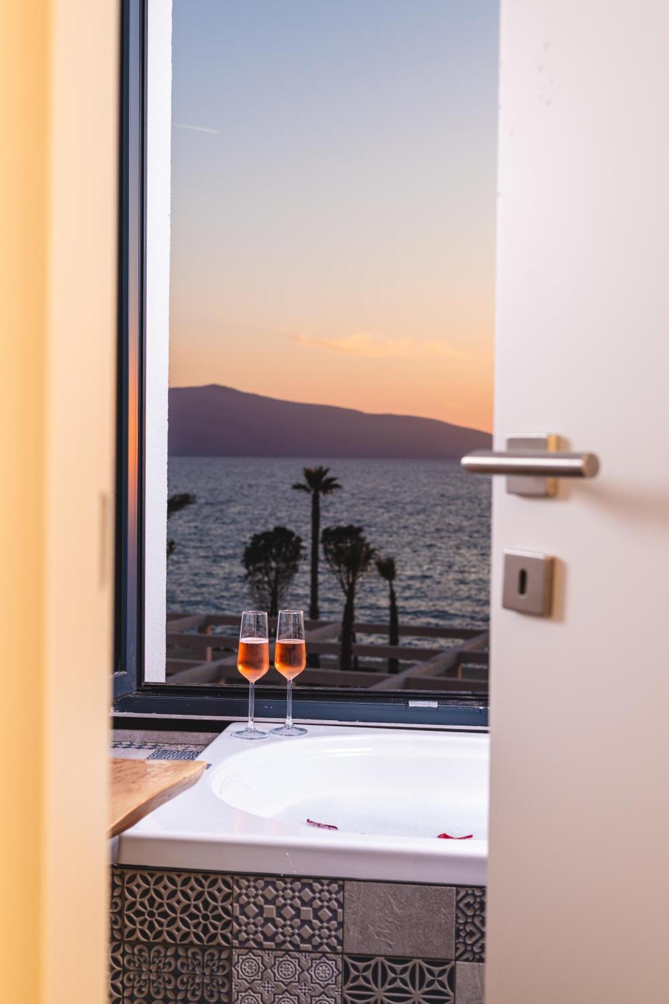 Azar Luxury Suites Влёра Экстерьер фото