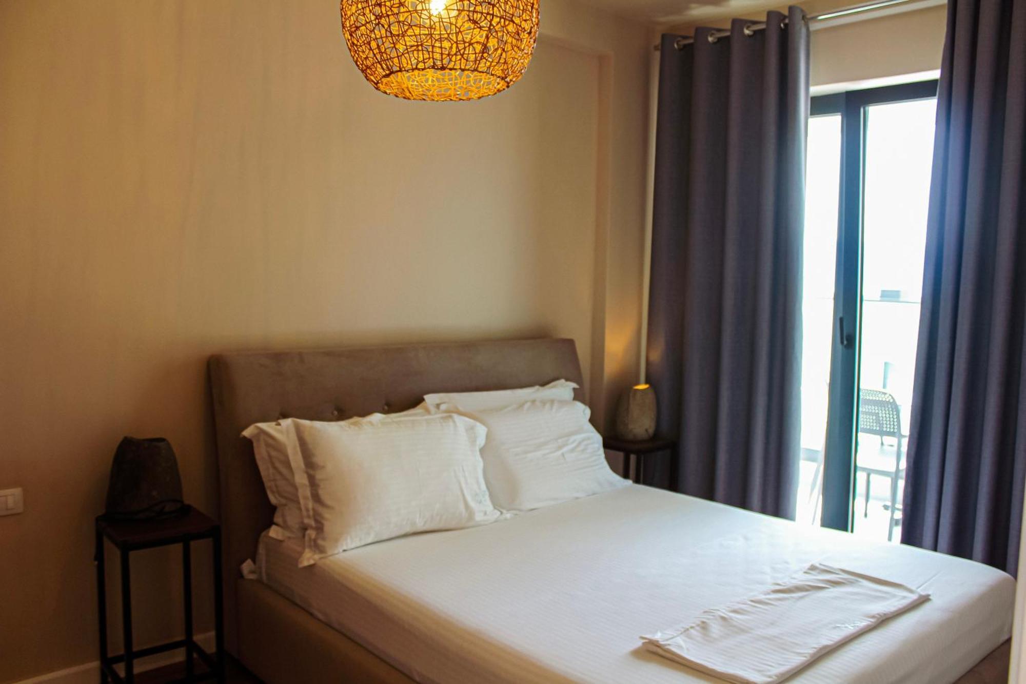 Azar Luxury Suites Влёра Экстерьер фото